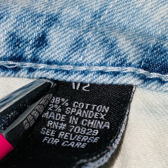 Rue 21 Retro Looking Yoke Jean Shorts 1/2 - Picture 10 of 11